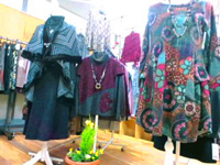 仮設店舗店内　ファッションコーナー　2012年12月